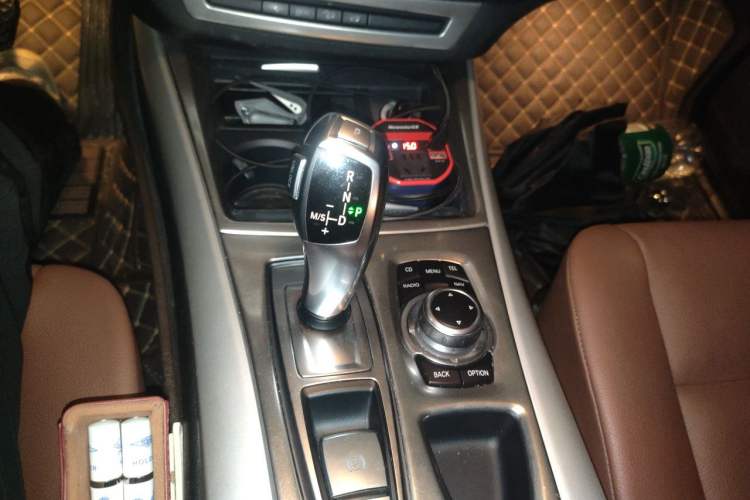 Used BMW X5 2011 xDrive35i Middle East version 5-seater Gear Lever