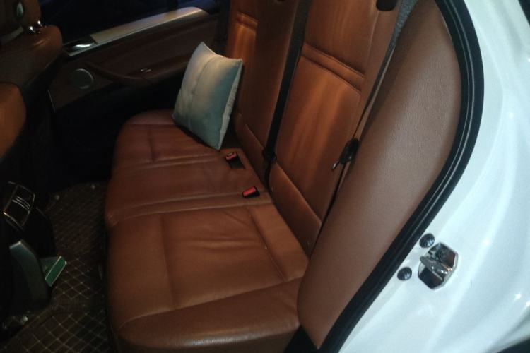 Used BMW X5 2011 xDrive35i Middle East version 5-seater Left Rear Seat