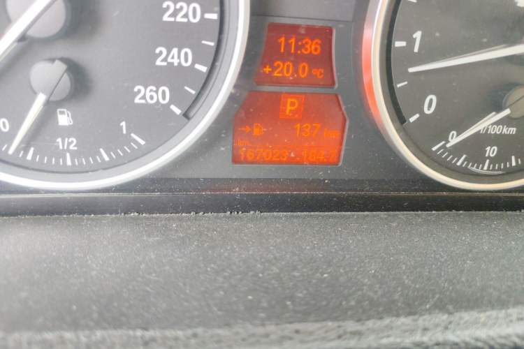 Used BMW X5 2011 xDrive35i Leading Model Odometer Close Up