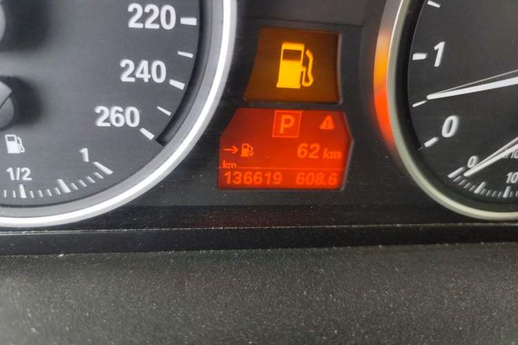 Used BMW X5 2011 xDrive35i Leading Model Odometer Close Up