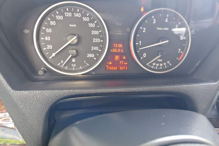 Used BMW X5 2011 xDrive35i Leading Model Odometer Close Up