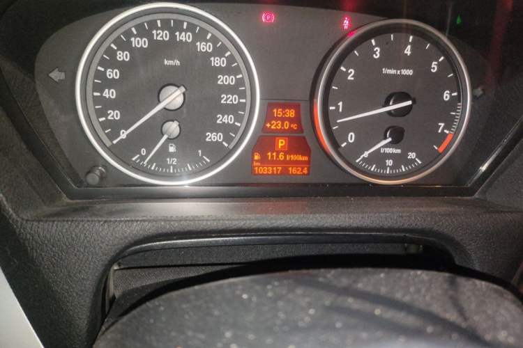 Used BMW X5 2011 xDrive35i Middle East version 5-seater Odometer Close Up