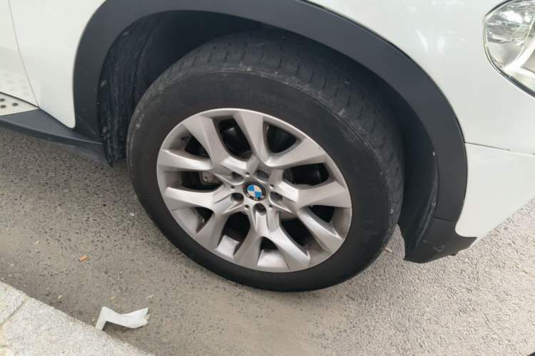 Used BMW X5 2011 xDrive35i Luxury Model Right Front Wheel Hub