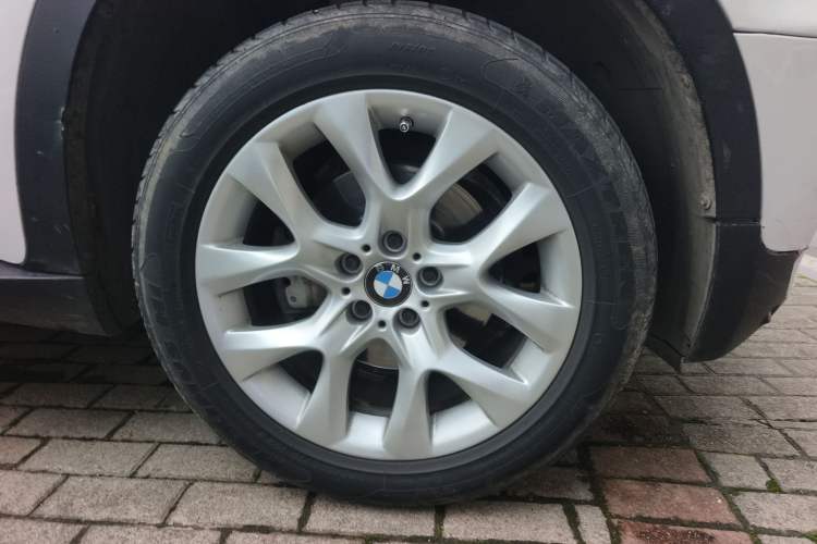 Used BMW X5 2011 xDrive35i U.S. specification Right Front Wheel Hub