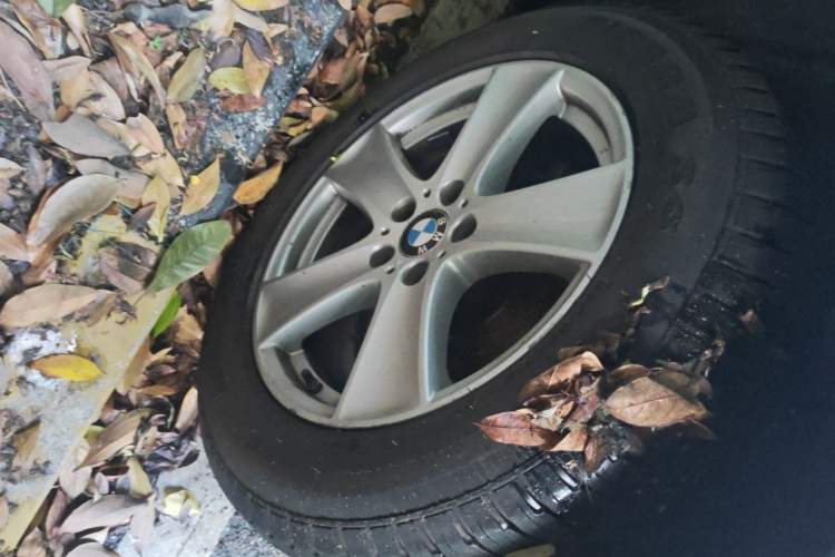 Used BMW X5 2011 xDrive35i Leading Model Right Front Wheel Hub