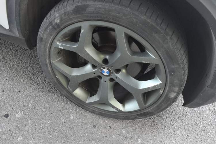Used BMW X5 2011 xDrive35i Leading Model Right Front Wheel Hub