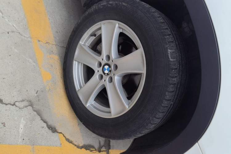Used BMW X5 2011 xDrive35i Leading Model Right Front Wheel Hub