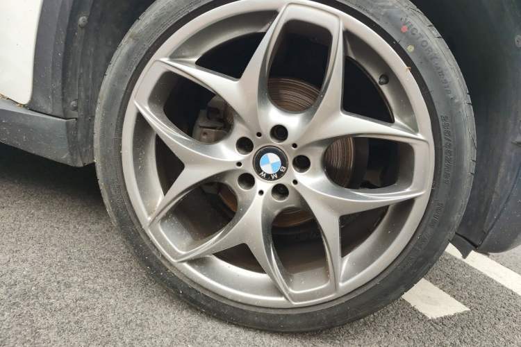 Used BMW X5 2011 xDrive35i Leading Model Right Front Wheel Hub