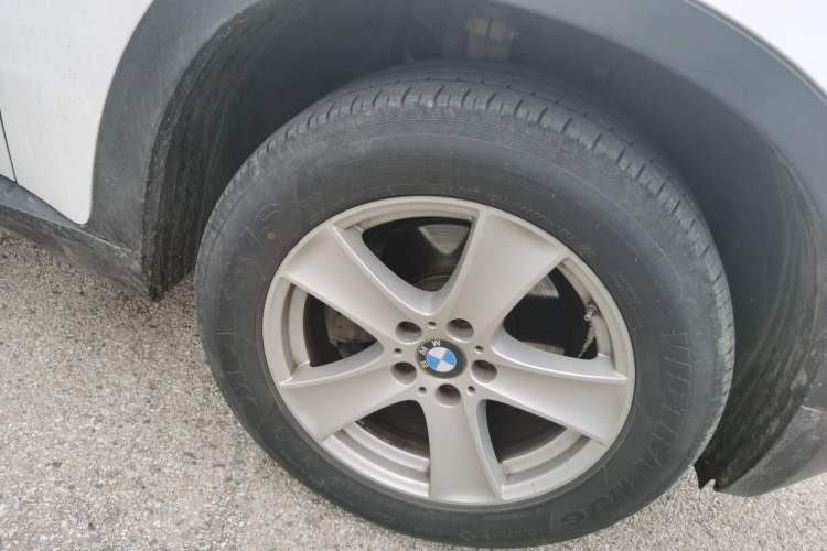 Used BMW X5  Right Front Wheel Hub