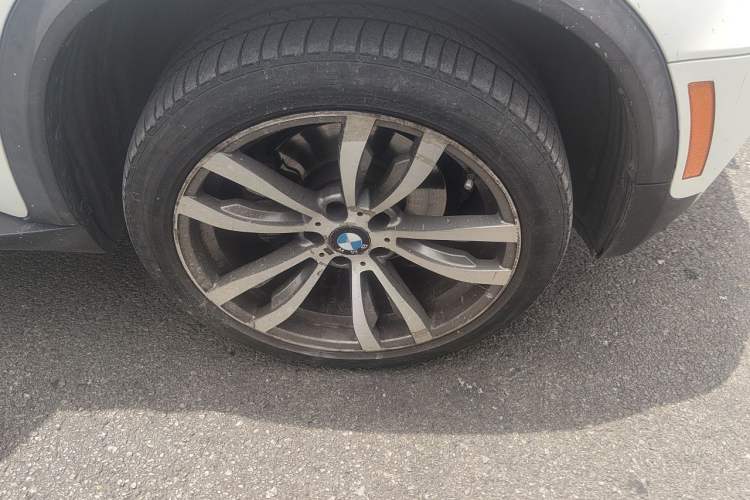 Used BMW X5 2011 xDrive35i Leading Model Right Front Wheel Hub