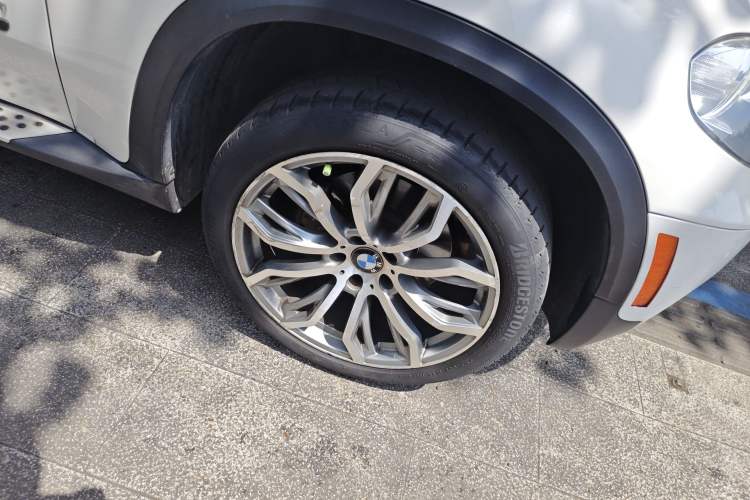 Used BMW X5 2011 xDrive35i Leading Model Right Front Wheel Hub