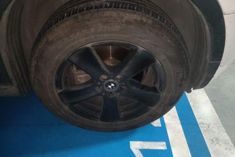 Used BMW X5 2011 xDrive35i Middle East version 5-seater Right Front Wheel Hub