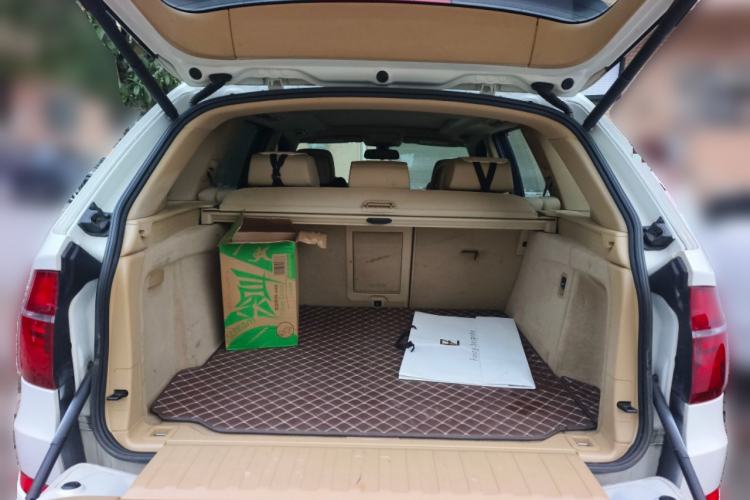Used BMW X5 2011 xDrive35i U.S. specification Trunk