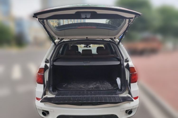 Used BMW X5 2011 xDrive35i Leading Model Trunk