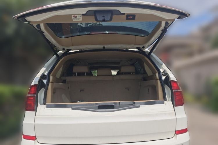 Used BMW X5 2011 xDrive35i Leading Model Trunk
