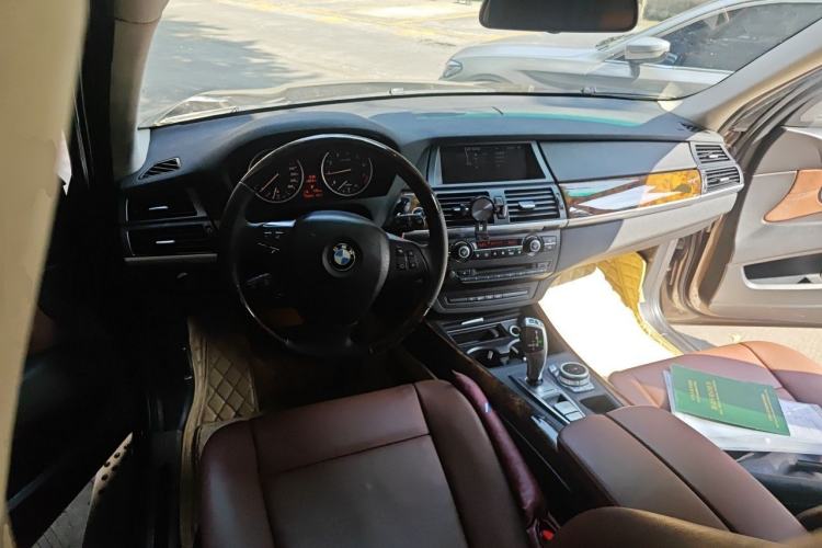 Used BMW X5 2011 xDrive35i Leading Model Center Console
