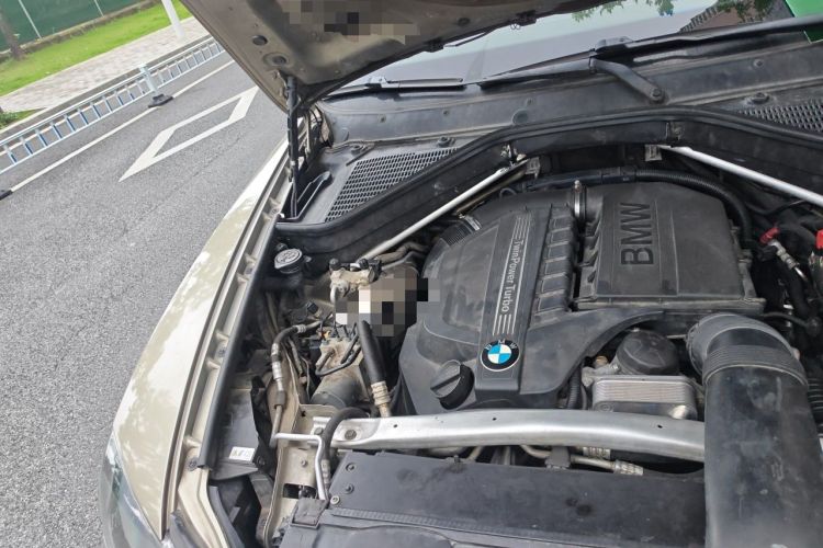 Used BMW X5 2011 xDrive35i U.S. specification Engine Bay Right