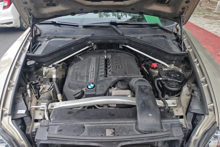Used BMW X5 2011 xDrive35i U.S. specification Engine Bay