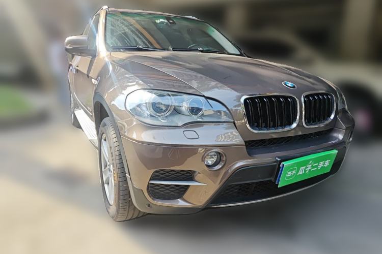 Used BMW X5 2011 xDrive35i Leading Model Front Right 45 Deg