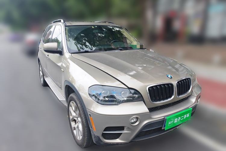 Used BMW X5 2011 xDrive35i U.S. specification Front Right 45 Deg
