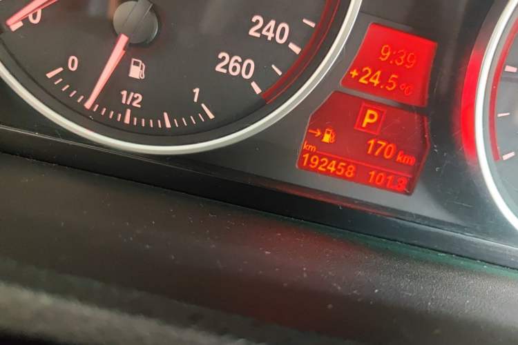 Used BMW X5 2011 xDrive35i Leading Model Odometer Close Up