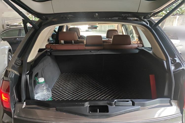 Used BMW X5 2011 xDrive35i Leading Model Trunk