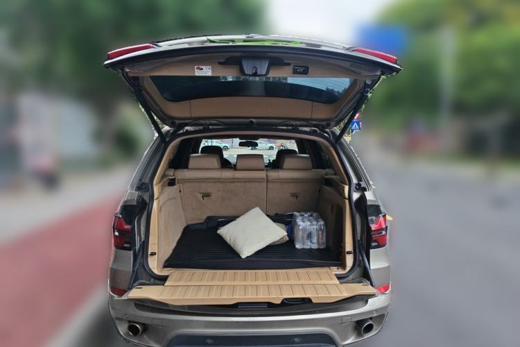 Used BMW X5 2011 xDrive35i U.S. specification Trunk
