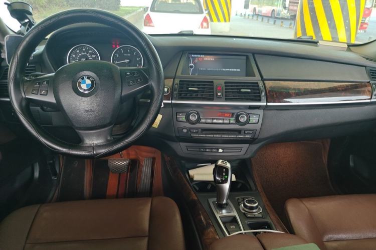 Used BMW X5  Center Console