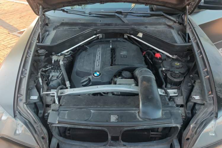 Used BMW X5 2012 xDrive35i U.S. specification Engine Bay
