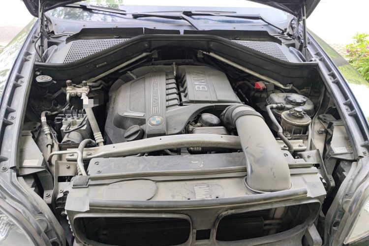 Used BMW X5  Engine Bay