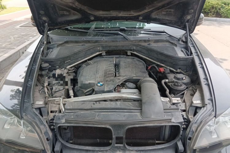 Used BMW X5  Engine Bay