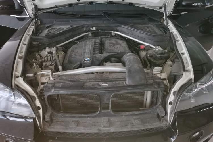 Used BMW X5 2012 xDrive35i U.S. specification Engine Bay