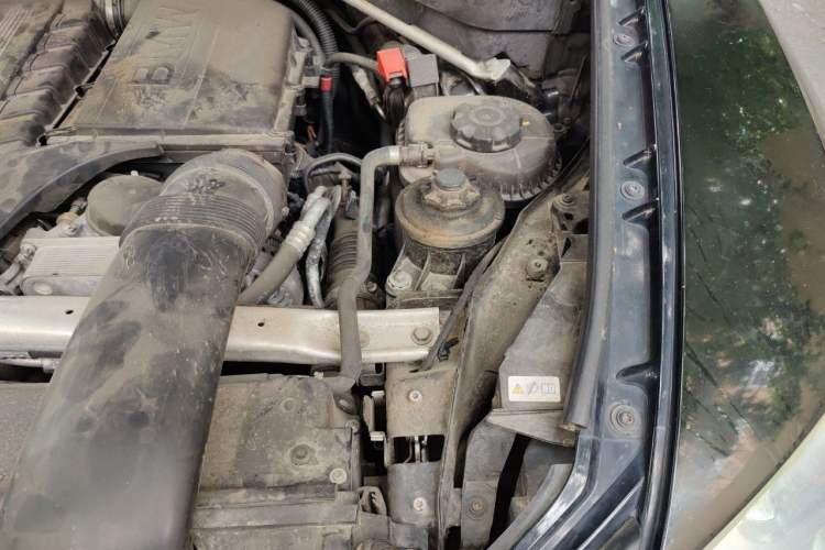Used BMW X5 2012 xDrive35i U.S. specification Engine Bay Left