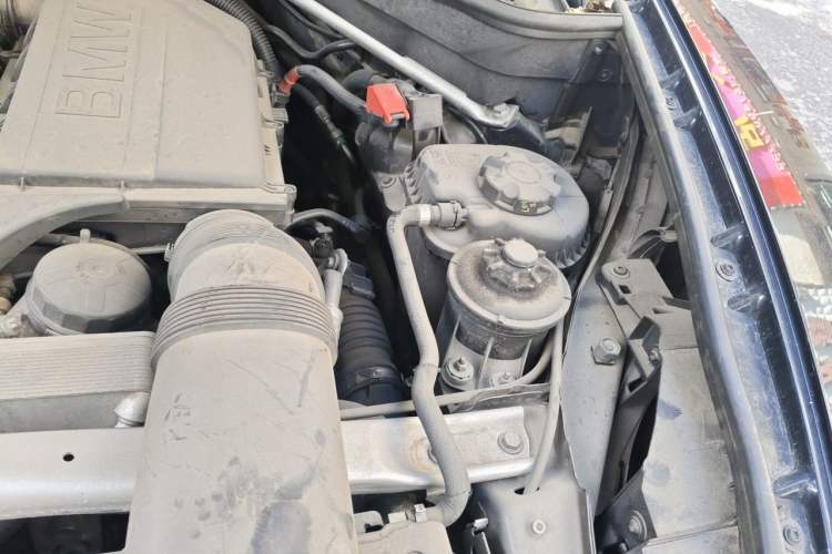 Used BMW X5 2012 xDrive35i U.S. specification Engine Bay Left