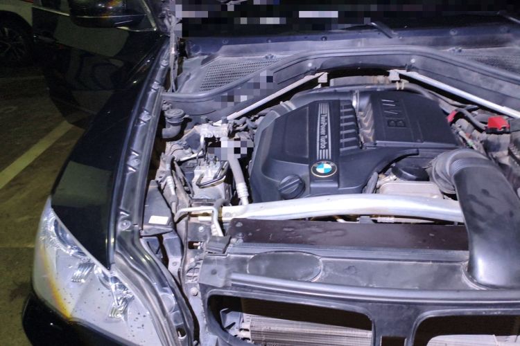 Used BMW X5 2012 xDrive35i U.S. specification Engine Bay Right