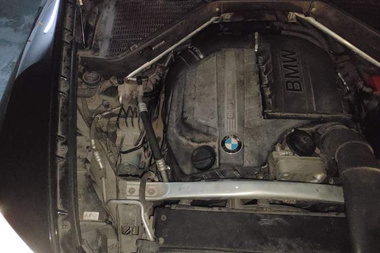 Used BMW X5 2012 xDrive35i US specification Engine Bay Right