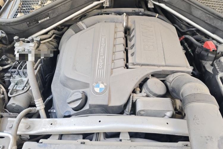 Used BMW X5 2012 xDrive35i U.S. specification Engine Bay
