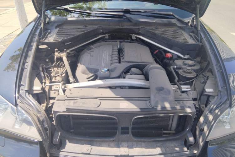 Used BMW X5  Engine Bay