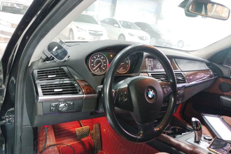 Used BMW X5 2012 xDrive35i Luxury Edition U.S. specification 5 seats Interior 2