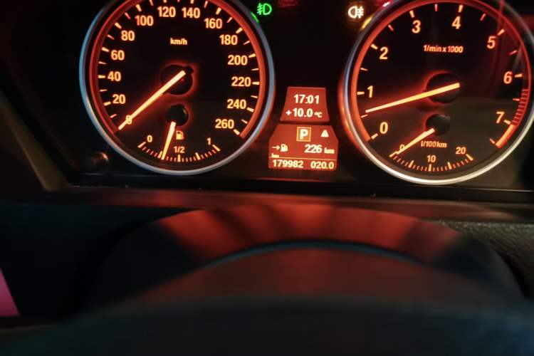 Used BMW X5 2012 xDrive35i U.S. specification Odometer Close Up