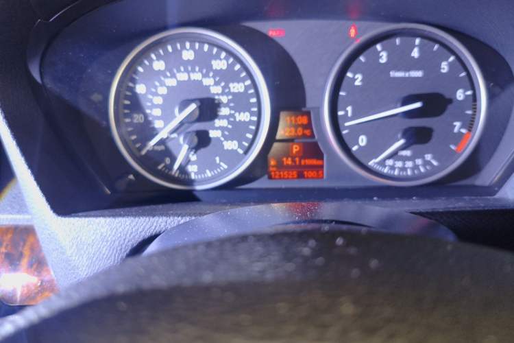 Used BMW X5 2012 xDrive35i U.S. specification Odometer Close Up