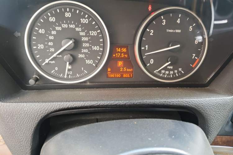 Used BMW X5 2012 xDrive35i U.S. specification Odometer Close Up