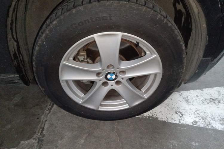 Used BMW X5  Right Front Wheel Hub