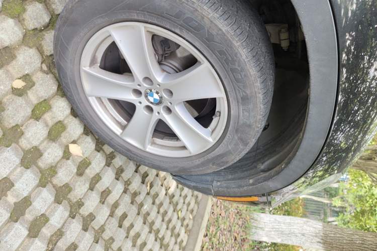 Used BMW X5  Right Front Wheel Hub