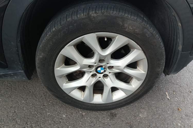 Used BMW X5  Right Front Wheel Hub