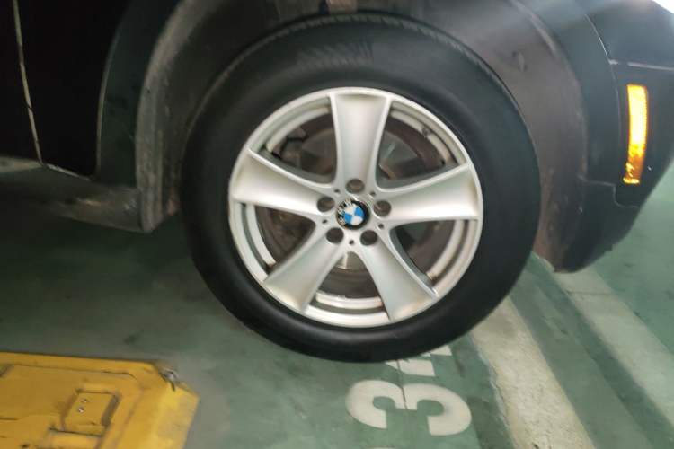 Used BMW X5 2012 xDrive35i U.S. specification Right Front Wheel Hub
