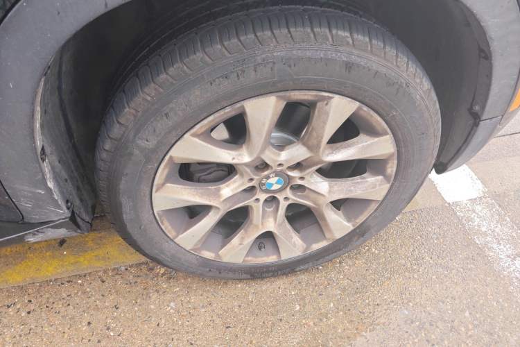 Used BMW X5  Right Front Wheel Hub