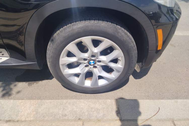 Used BMW X5  Right Front Wheel Hub