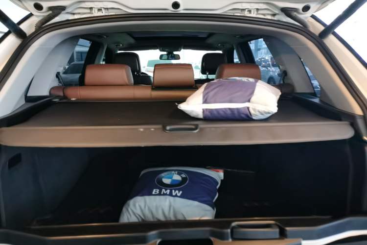 Used BMW X5 2012 xDrive35i U.S. specification Trunk