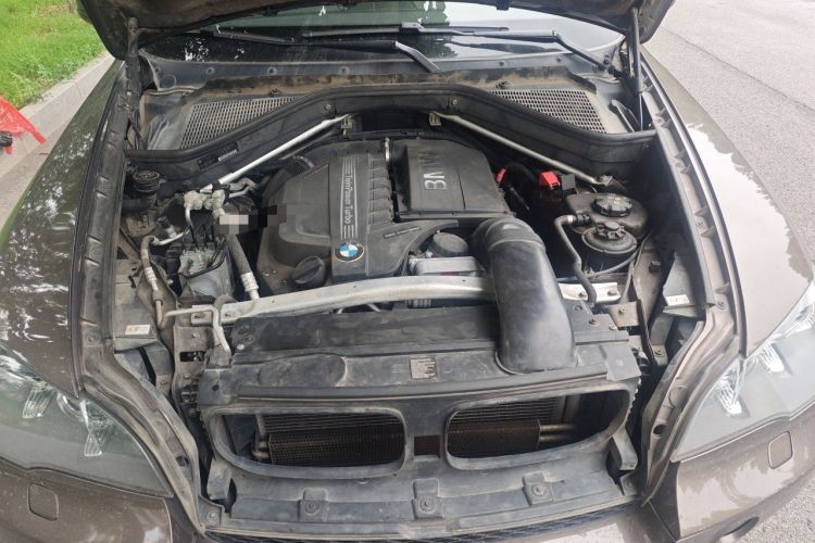 Used BMW X5 2012 xDrive35i US specification Engine Bay